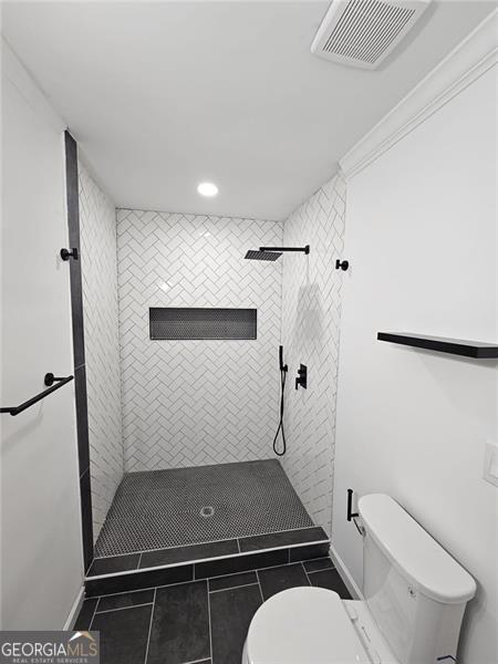 775 Lee Andrews Ave, Atlanta, GA 30315 - full bathroom with toilet, tile patterned flooring, a tile shower, and recessed lighting