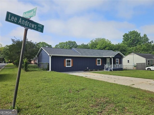 775 Lee Andrews Ave, Atlanta, GA 30315 - single story home featuring a front lawn and covered porch