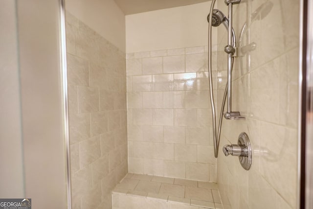 3311 Creek Hollow Dr, Marietta, GA 30062 - full bath with a tile shower