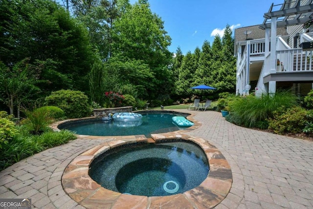 view of swimming pool with a pergola, a patio, and a pool with connected hot tub