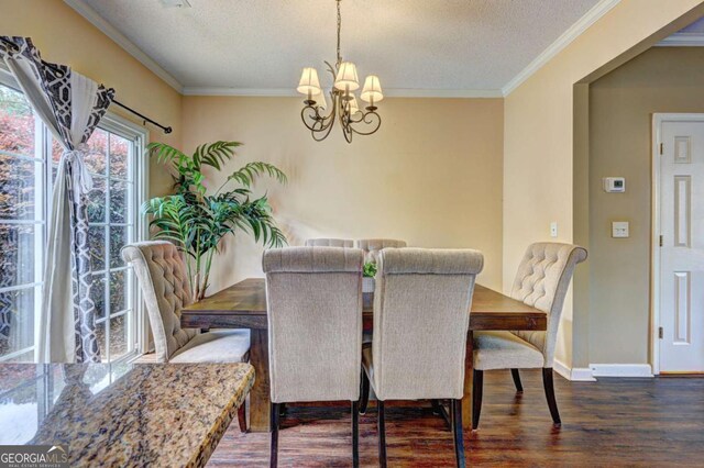 10900 Wittenridge Dr Unit L6, Alpharetta, GA 30022 - dining room featuring wood finished floors, a chandelier, ornamental molding, baseboards, and a textured ceiling
