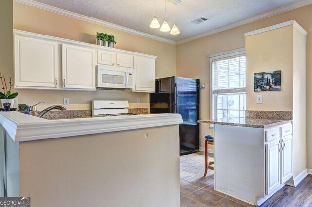 10900 Wittenridge Dr Unit L6, Alpharetta, GA 30022 - kitchen with white appliances, a peninsula, white cabinetry, crown molding, and pendant lighting