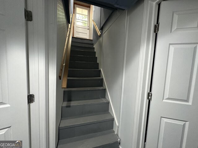 2059 Clearwater Dr SE, Marietta, GA 30067 - view of stairway