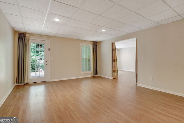 323 Newfield Way, Peachtree City, GA 30269 - unfurnished living room with light wood finished floors, a paneled ceiling, baseboards, and recessed lighting