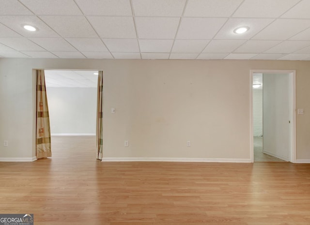 323 Newfield Way, Peachtree City, GA 30269 - unfurnished living room with light wood-type flooring, recessed lighting, baseboards, and a paneled ceiling
