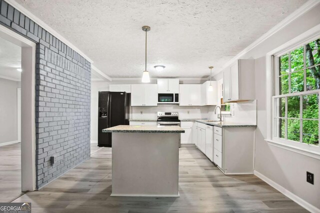 6549 Biscayne Way, Douglasville, GA 30135 - kitchen featuring stainless steel electric stove, black refrigerator with ice dispenser, a sink, a textured ceiling, and ornamental molding