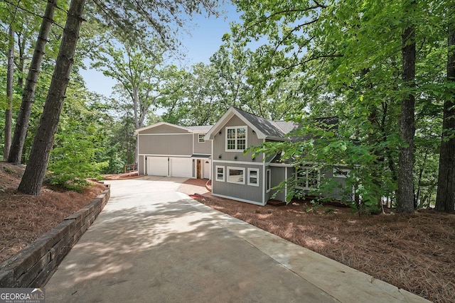 9460 Chestatee Ct, Gainesville, GA 30506 - traditional-style house featuring driveway and an attached garage