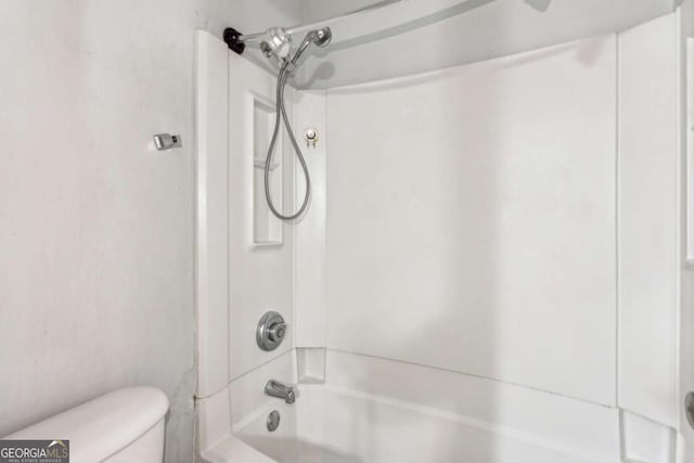721 Beaufort Cir, Duluth, GA 30096 - full bathroom featuring washtub / shower combination and toilet