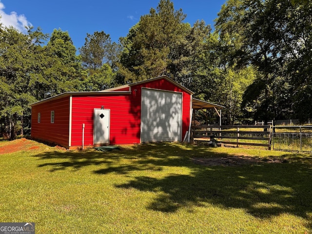 view of outdoor structure with an outbuilding