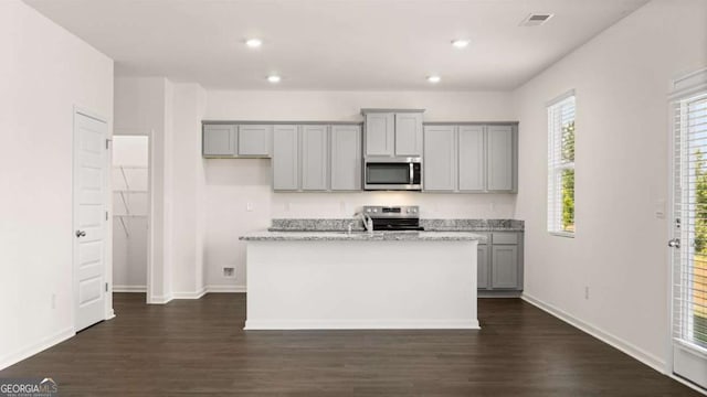 kitchen with stainless steel appliances, gray cabinets, dark wood-type flooring, and recessed lighting