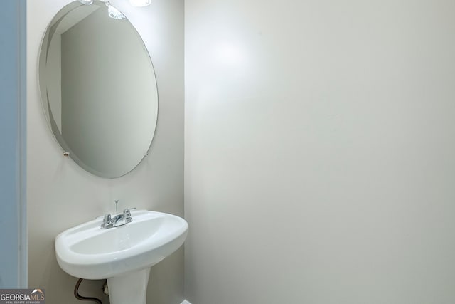 8826 Lakecrest Way, Union City, GA 30291 - bathroom with a sink
