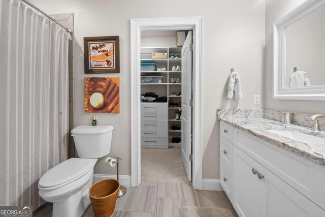 full bathroom with toilet, baseboards, vanity, and a shower with curtain