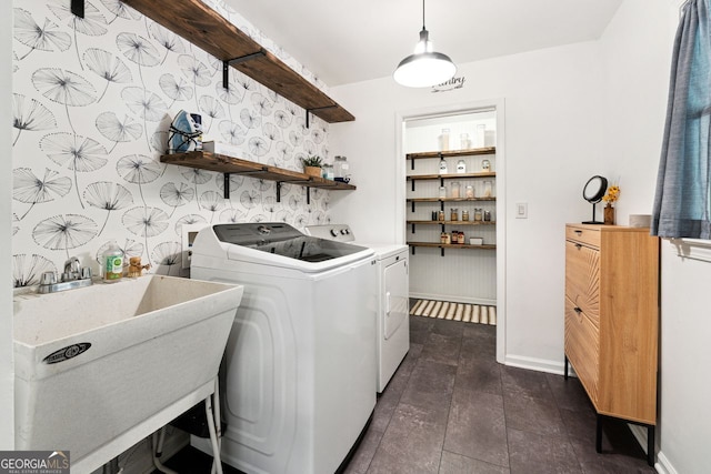 laundry room with washing machine and clothes dryer and baseboards