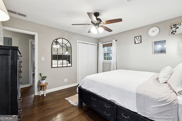 bedroom featuring wood finished floors, baseboards, a closet, and ceiling fan