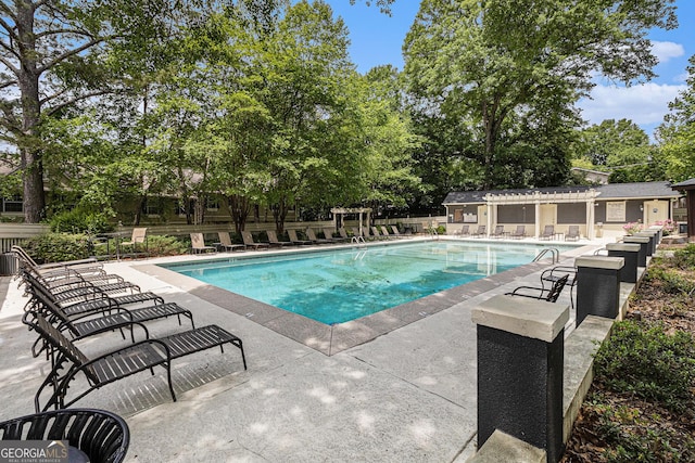 6900 Roswell Rd Unit F6, Atlanta, GA 30328 - community pool with a patio area and view of scattered trees