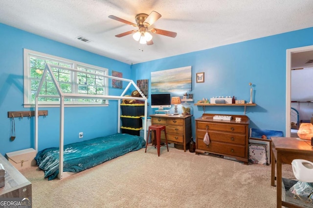 bedroom featuring carpet floors, a textured ceiling, and ceiling fan