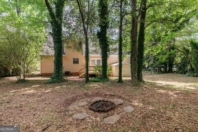 view of yard with a shed and an outdoor structure