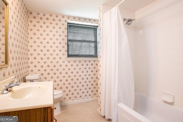 full bath with wallpapered walls, toilet, shower / tub combo with curtain, vanity, and baseboards