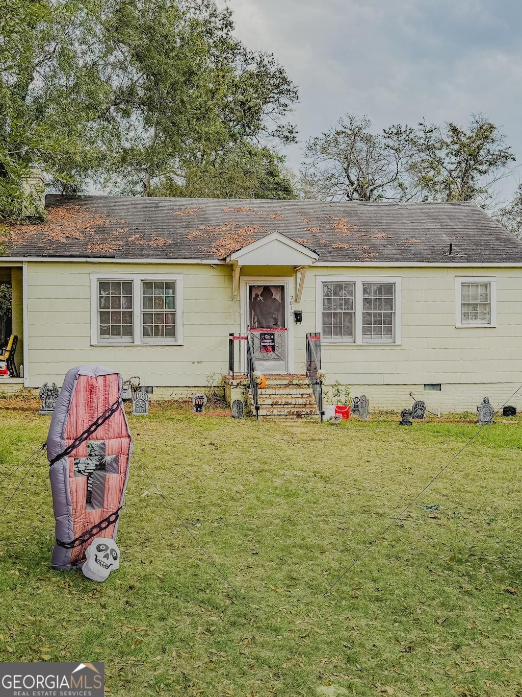 view of front of home with crawl space, a front lawn, and roof with shingles