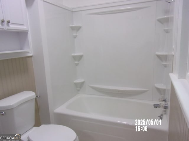 full bathroom with toilet and washtub / shower combination