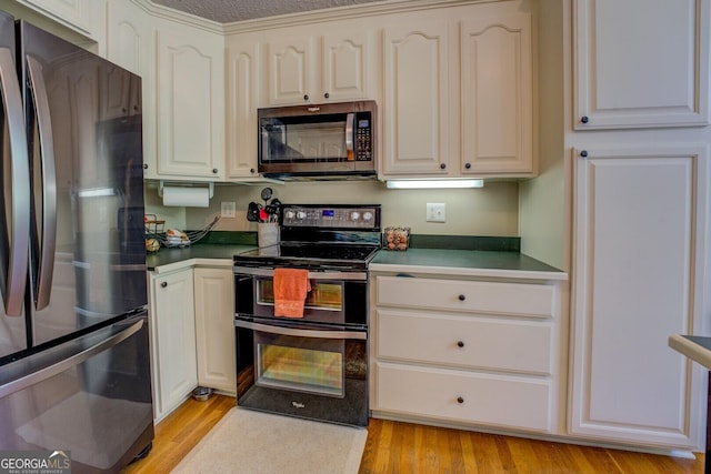 637 Lakeview Dr, Newborn, GA 30056 - kitchen with stainless steel appliances and light wood-type flooring