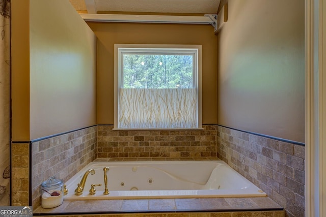 637 Lakeview Dr, Newborn, GA 30056 - full bath with a tub with jets