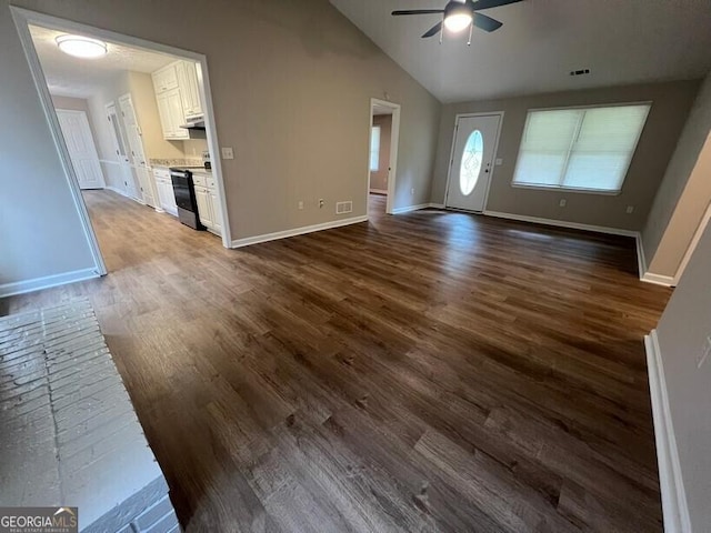 entryway with ceiling fan, dark wood-type flooring, baseboards, and lofted ceiling