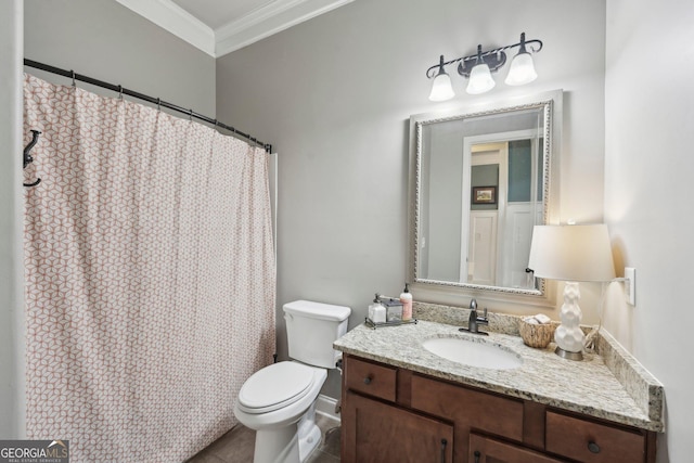 full bathroom featuring crown molding, toilet, vanity, and curtained shower