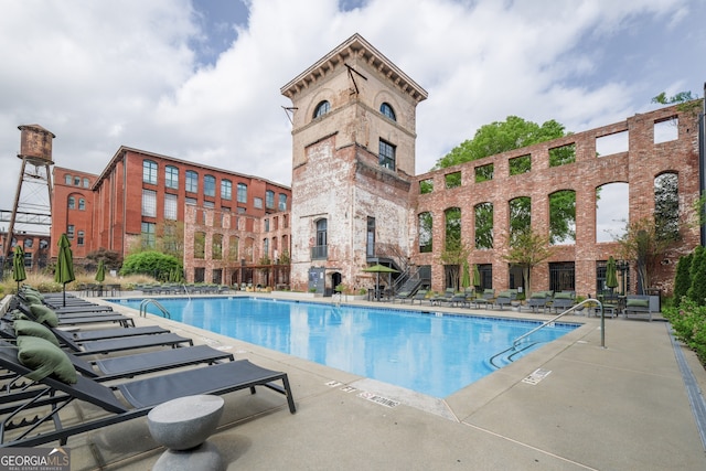 170 Boulevard Se 521H, Atlanta, GA 30312 - community pool featuring a patio area