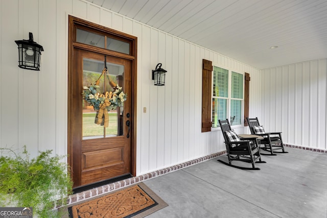entrance to property featuring a porch
