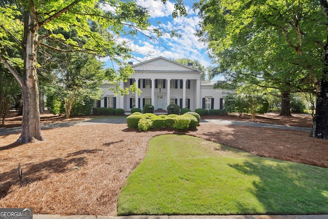 view of front of home with stucco siding and a front lawn