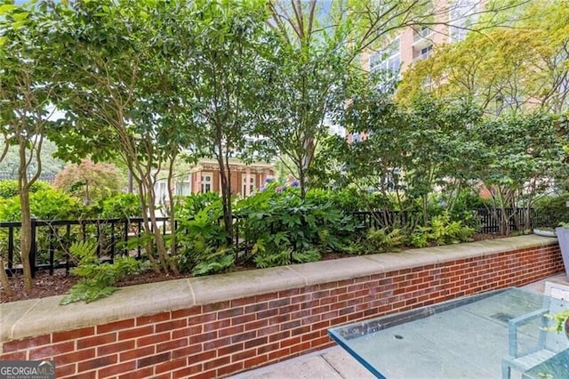 1820 Peachtree St Unit 311, Atlanta, GA 30309 - view of community featuring fence
