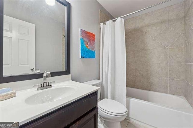 bathroom with toilet, vanity, and shower / bath combo