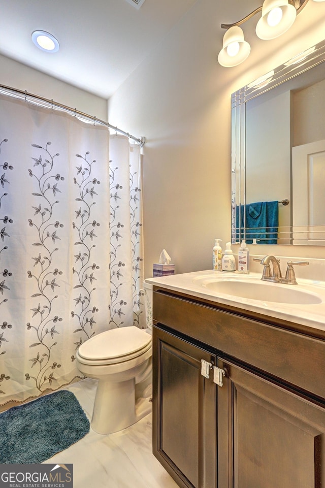 778 Firefly Ct, Griffin, GA 30223 - full bathroom featuring toilet, vanity, a shower with curtain, and recessed lighting