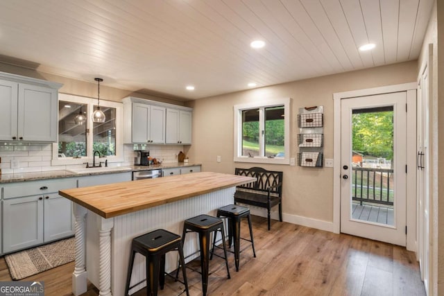 138 Mccombs Dr Unit 7, Blairsville, GA 30512 - kitchen featuring wooden counters, a sink, light wood-style flooring, a breakfast bar, and backsplash