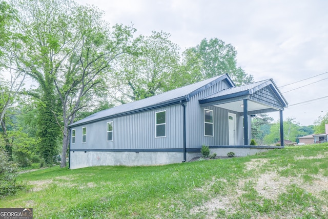 11 Cloverhurst Dr, Toccoa, GA 30577 - view of home's exterior with a lawn