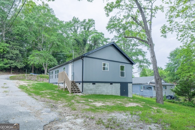 11 Cloverhurst Dr, Toccoa, GA 30577 - view of home's exterior featuring stairway