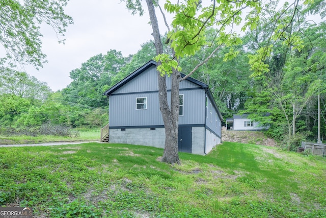 11 Cloverhurst Dr, Toccoa, GA 30577 - view of home's exterior with a lawn