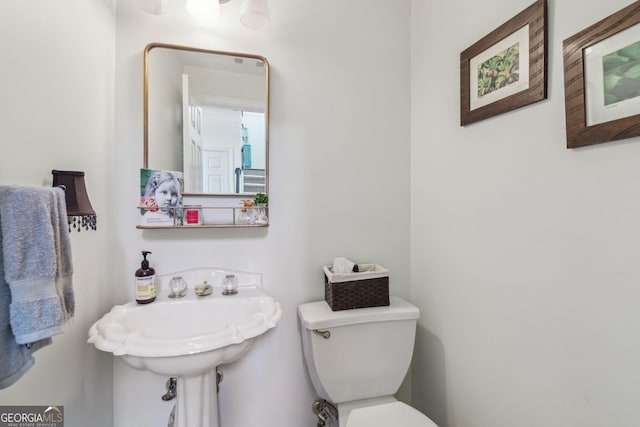 840 Yosemite Dr, Suwanee, GA 30024 - bathroom featuring toilet