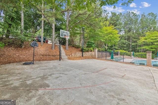 840 Yosemite Dr, Suwanee, GA 30024 - view of sport court with community basketball court, fence, and view of scattered trees