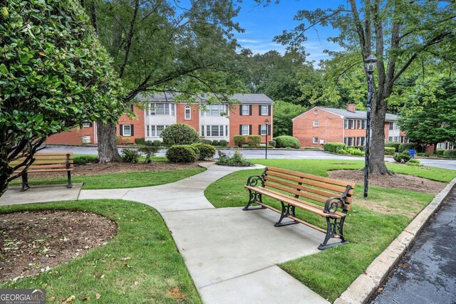 view of property's community featuring a lawn and a residential view