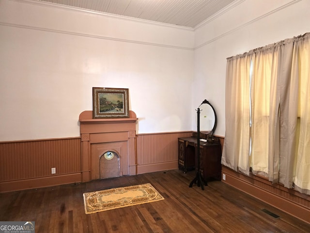 61 Calhoun St, Gibson, GA 30810 - sitting room with wainscoting, wood finished floors, and crown molding