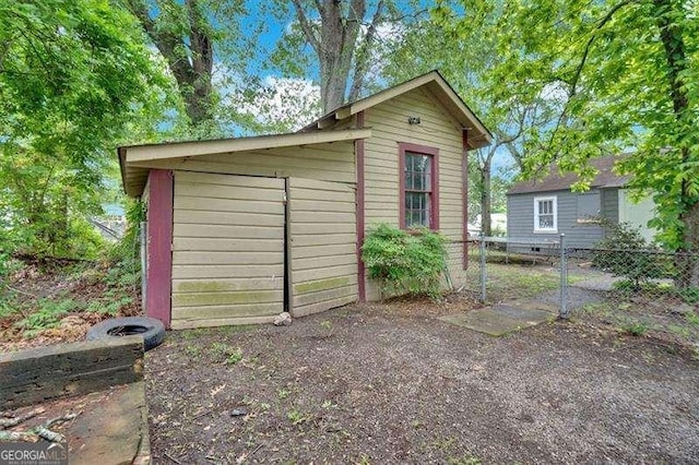 104 Dellwood Dr NW, Rome, GA 30165 - view of outdoor structure with fence and an outbuilding