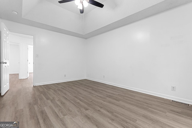 118 Greentree Pkwy, Macon, GA 31220 - spare room with a ceiling fan, wood finished floors, a tray ceiling, and a smoke detector