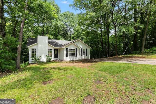 118 Greentree Pkwy, Macon, GA 31220 - view of front of home with a chimney and a front yard