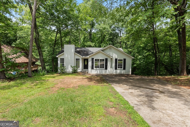 118 Greentree Pkwy, Macon, GA 31220 - ranch-style house featuring driveway and a chimney