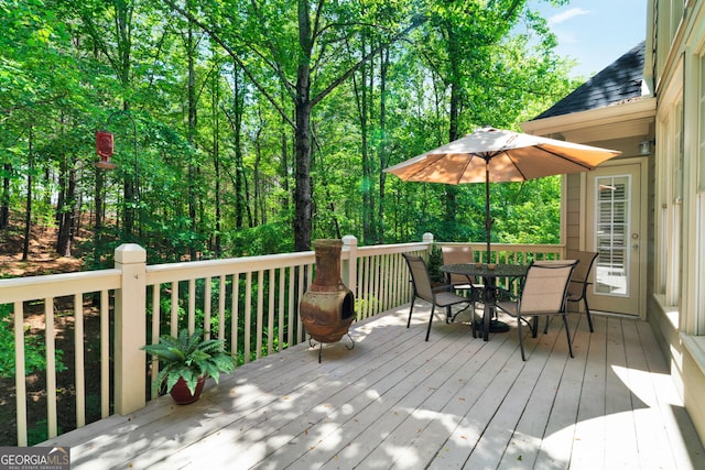 deck featuring outdoor dining space