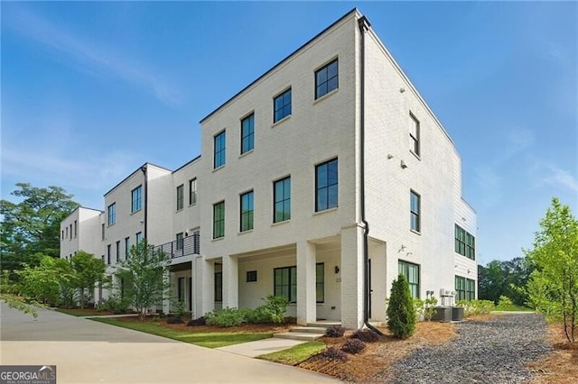 2150 Tidwell Ln Unit 5, Atlanta, GA 30318 - view of building exterior with a residential view