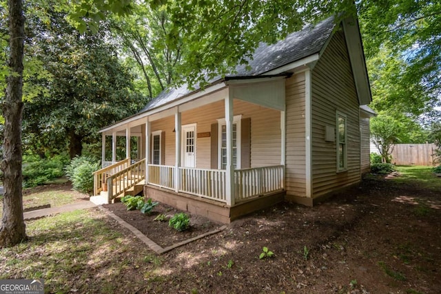 180 Cross St, Maysville, GA 30558 - view of front of property featuring covered porch and fence