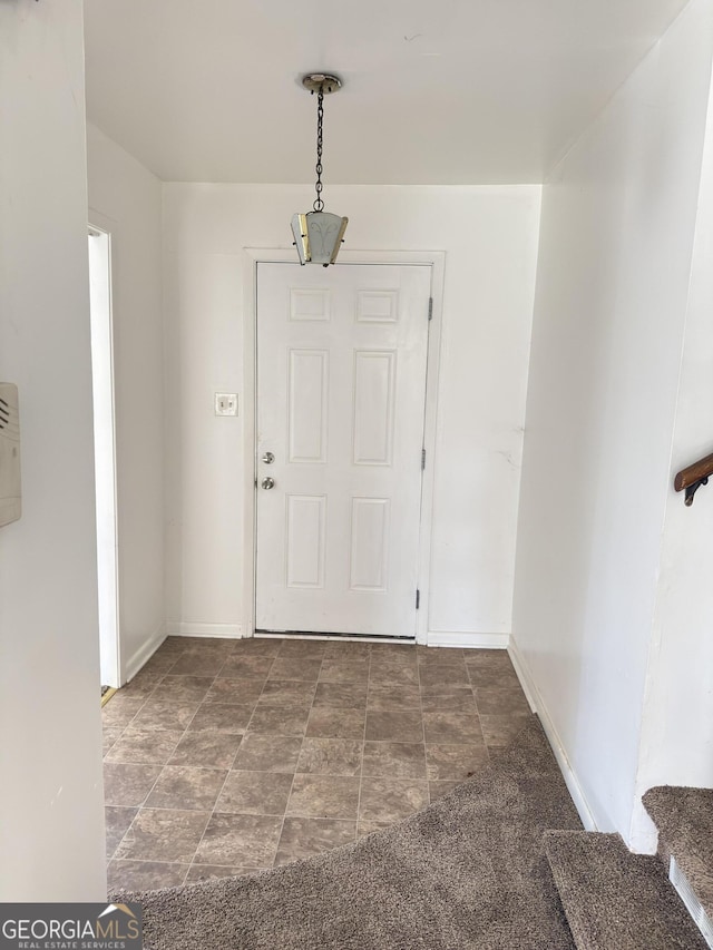 foyer featuring baseboards